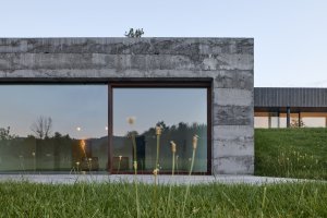 Betonová přístavba (Sídlo a showroom Janošík, Jakub Janošík)