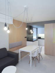 Misto klasického lustru jsme si pohráli s textilními kabely a žárovkami. Studio ČTYŘI STĚNY, Rekonstrukce bytu v Krči - foto