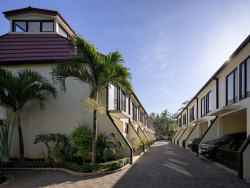 Důležitá byla také odolnost vůči zemětřesení. (De Residence Pangandaran, Erik Petrus)