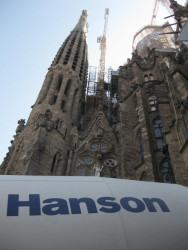 Antoni Gaudí, chrám Sagrada Família: Jedním z materiálů je i bílý beton firmy Hanson Hispania