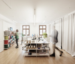 V prvním a druhém patře domu našly místo kanceláře