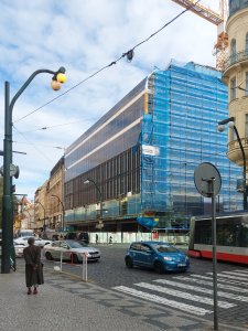 Fotografie z průběhu rekonstrukce s ještě plně nedokončeným novým pláštěm - listopad 2023