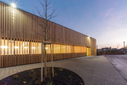 Dřevák, M1 architekti, uličné předprostor