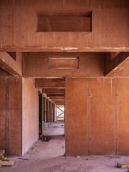 Budova Centrálních polytechnických dílen s Galerií města Pardubic v areálu Winternitzových automatických mlýnů v Pardubicích od ateliéru Šépka architekti