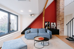 Interiérová designérka Kamila Jarkovská navrhla interiér zrekonstruovaného rodinného domu na pražském Žižkově