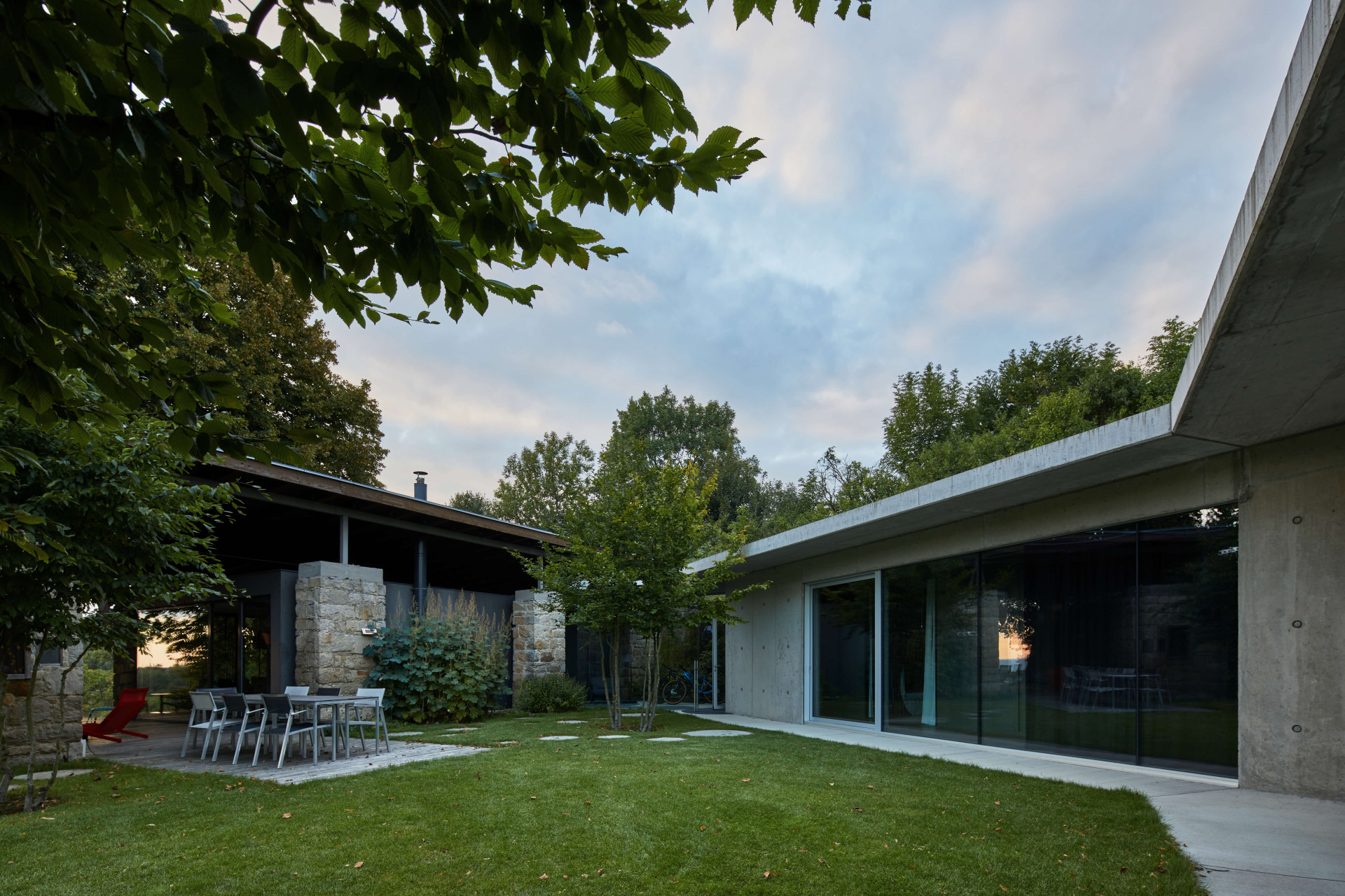 Přístavba rodinného domu na Kojetíně od studia Kamil Mrva Architects