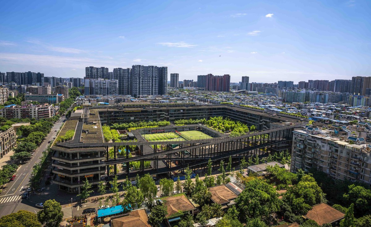 West Village, sportovní, rekreační a obchodní okrsek v Čcheng-tu.