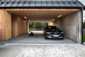 Harazim Karel Architektura - RD Borová Lada: Parkovací stání je začleněno přímo do hmoty domu