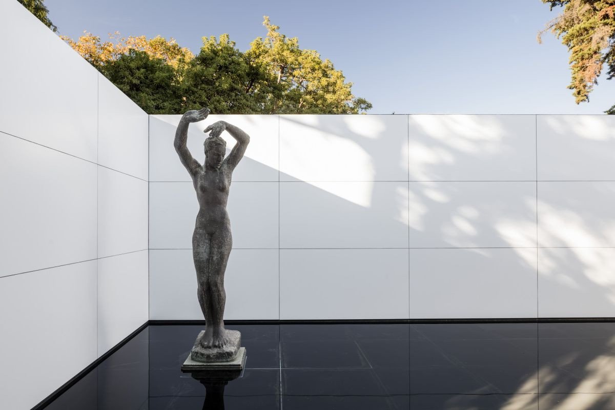 Mies Missing Materiality