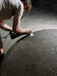 Stůl z hlíny, design Janský & Dunděr