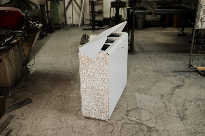 Vzhled košů Daku lze upravit pomocí různých materiálových výplní – od dřeva přes plech až po desky z recyklovaného plastu. (Koš Daku od Urbania)