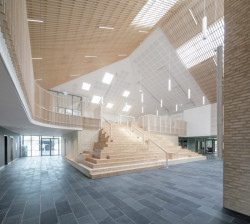 Rozšíření mezinárodní školy Ikast-Brande na komunitní a sportovní centrum od C.F. Møller Architects