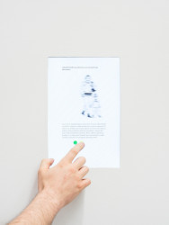 Od 15. března do 4. května 2024 probíhá v galerii VI PER výstava s názvem Čí je to problém? Bezdomovectví mezi Prahou a New Yorkem.