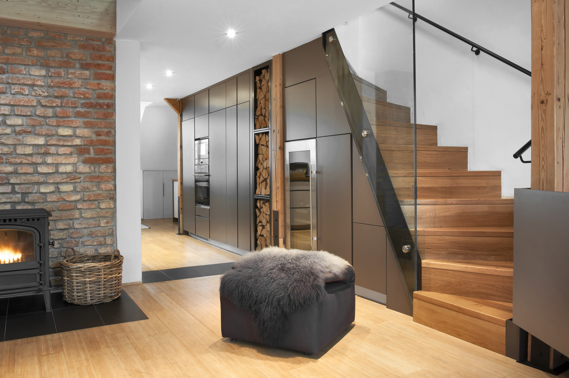 Interiér mezonetového bytu na Praze 3 od Kamily Jarkovské