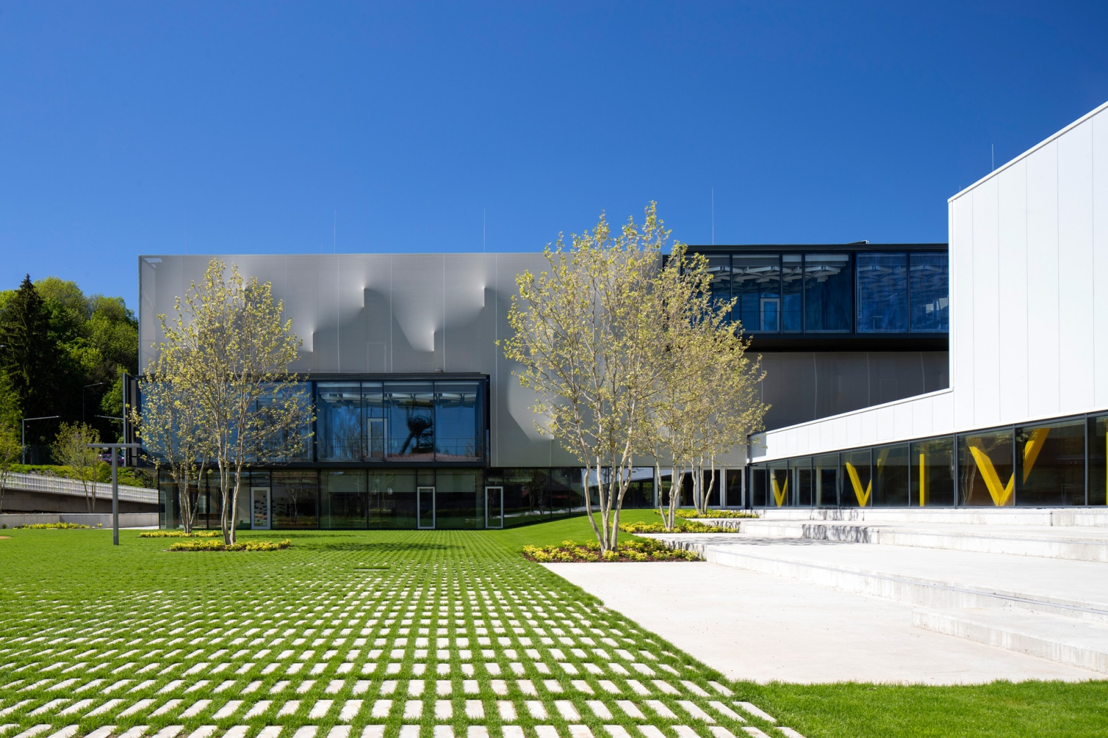 Soukromá základní škola Guliver od architektů Richarda Murgaše, Martina Lepeje, Lukáše Cesnaka, realizace 2021