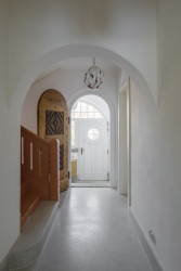 Předsíň působí velmi elegantním dojmem