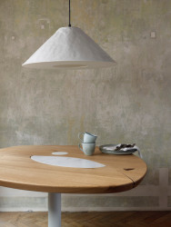 Architektka Daniela Polubědovová představila novou kolekci stolů Indiánské léto