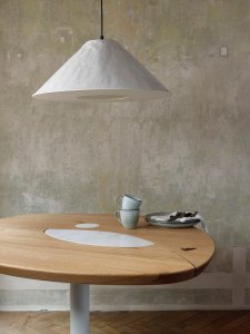 Architektka Daniela Polubědovová představila novou kolekci stolů Indiánské léto