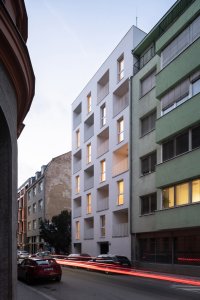 Bytový dům s dostupnými nájemními byty Bratislavská 51 v Brně, CL3: Dům zaplnil proluku mezi předválečnými činžovními domy.