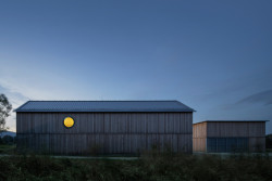 Zázemí údržby golfového rezortu v Ostravici pod Lysou horou od PAPOUSEK & SILHAN ARCHITECTS