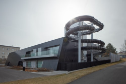 Plavecká hala v Lounech od studia dkarchitekti