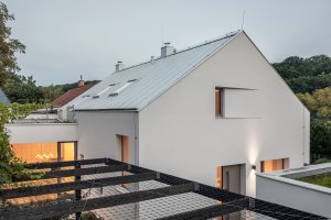 Iveta Langerová architekti navrhli rekonstrukci pražského rodinného domu, který se otevírá zeleni