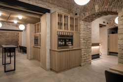 Interiér vinárny WineList od studia Collarch