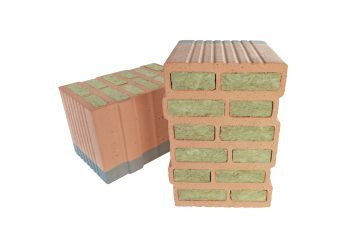 Cihla Porotherm T Profi od wienerbergeru je plněná minerální vatou.