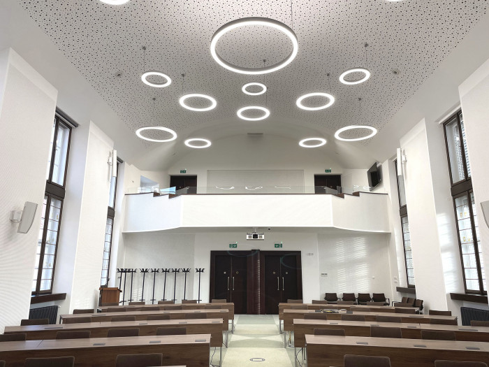 ATELIER SCHMIDT navrhl rekonstrukci společenského sálu v budově děčínského magistrátu.