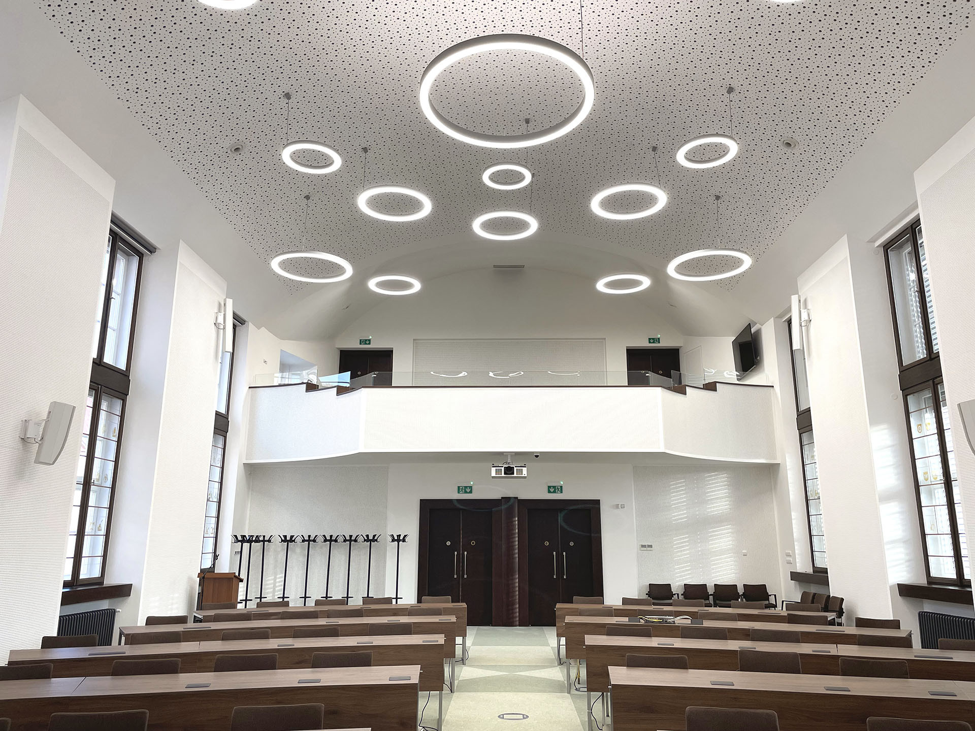 ATELIER SCHMIDT navrhl rekonstrukci společenského sálu v budově děčínského magistrátu.