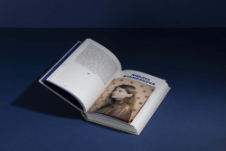 Kniha Vlastní pokoje fotografky Michaely Karásek