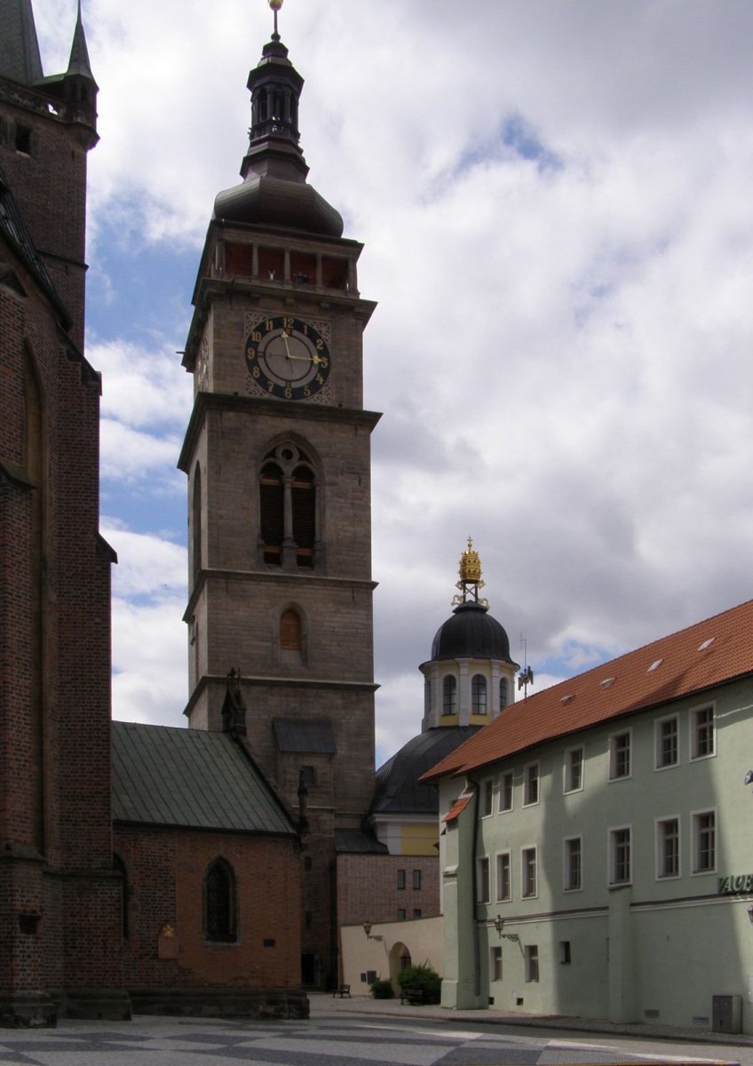 Přístavba pokladny a schodiště k Bílé věži v Hradci Králové od architekta Jaromíra Chmelíka