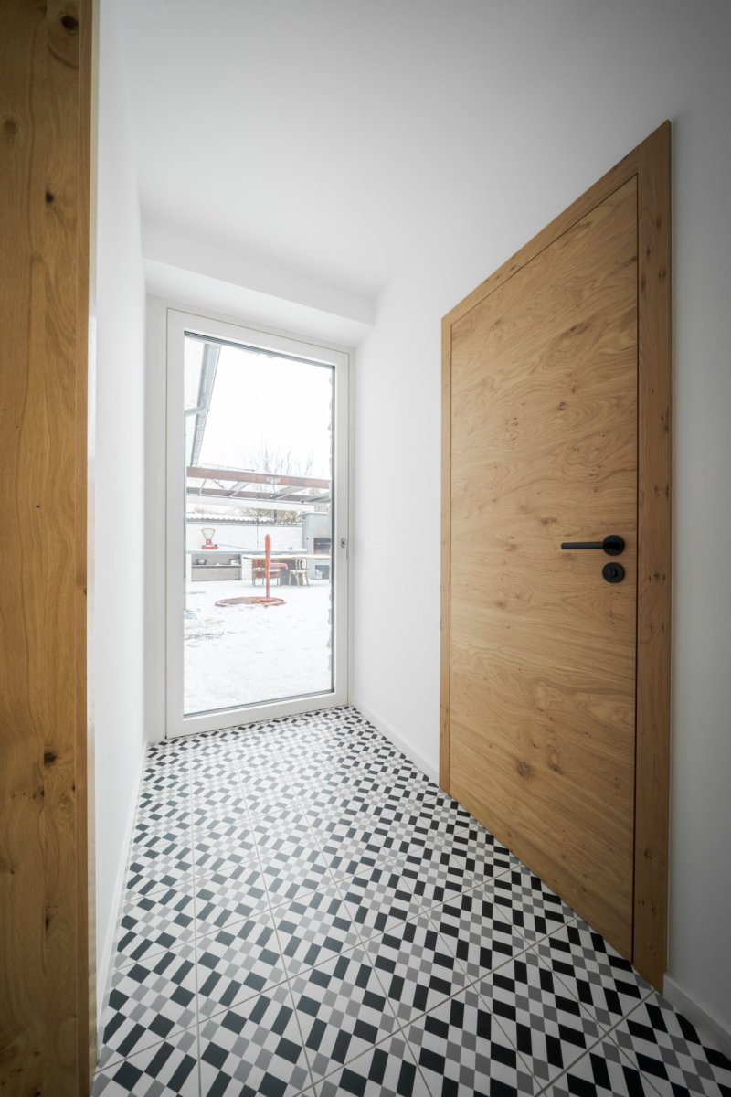 Stavení s červenou pumpou od DESTYL architekti