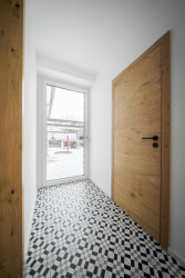 Stavení s červenou pumpou od DESTYL architekti