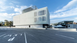 Nové sídlo KOMA MODULAR v pavilonu z EXPO 2015 získalo cenu Nejatraktivnější pracovní prostředí v soutěži Zasedačka roku.