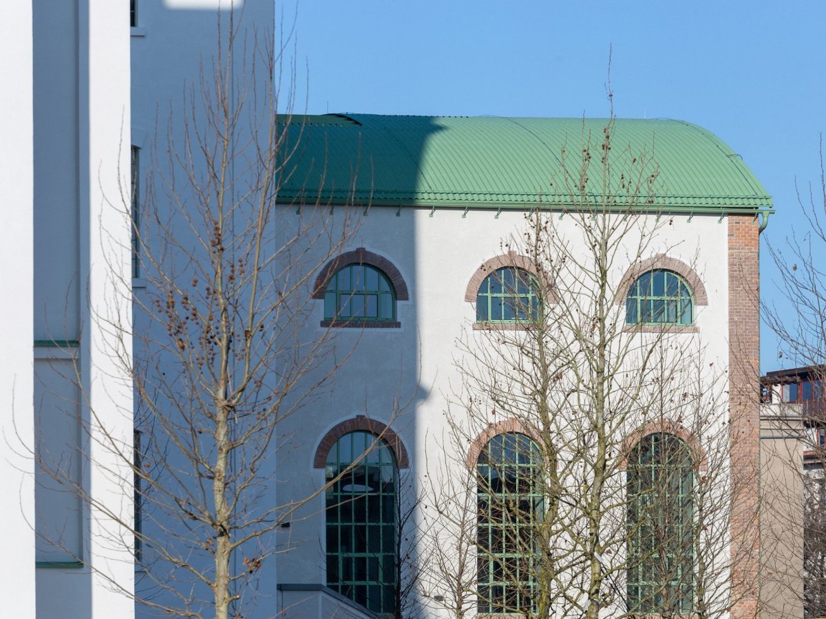 I v případě památkově nechráněné silocentrály se architekti Bouda a Masár rozhodli obnovit původní podobu stavby