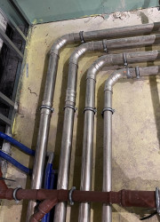 Nerezové potrubí Viega Sanpress Inox pro rozvody plynu a tlakového odpadního potrubí v dimenzi 88,9 mm.