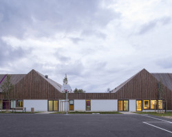 Škola ve francouzském Josnes od studia FAUN