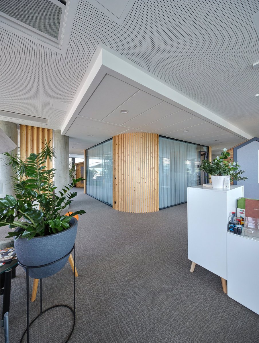 Studio SCHINDLER SEKO ARCHITEKTI navrhlo novou administrativní budovu DOCK IN FOUR na rozhraní Karlína a Libně