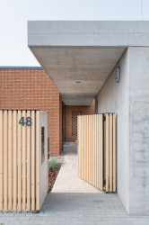 Dom s kamenným pátiom, Beef architekti