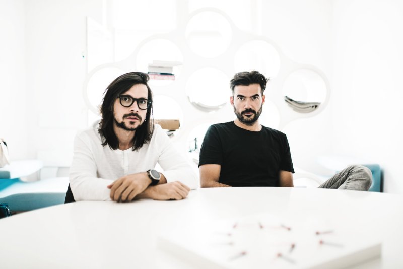 Designéři a architekti Roman Vrtiška a Vladimír Žák. Zdroj: VRTIŠKA &amp; ŽÁK