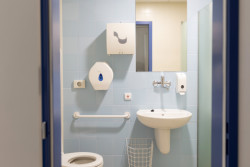 Pardubický kraj má nový pavilon urgentního příjmu. V orientaci zde pomáhají barvy.