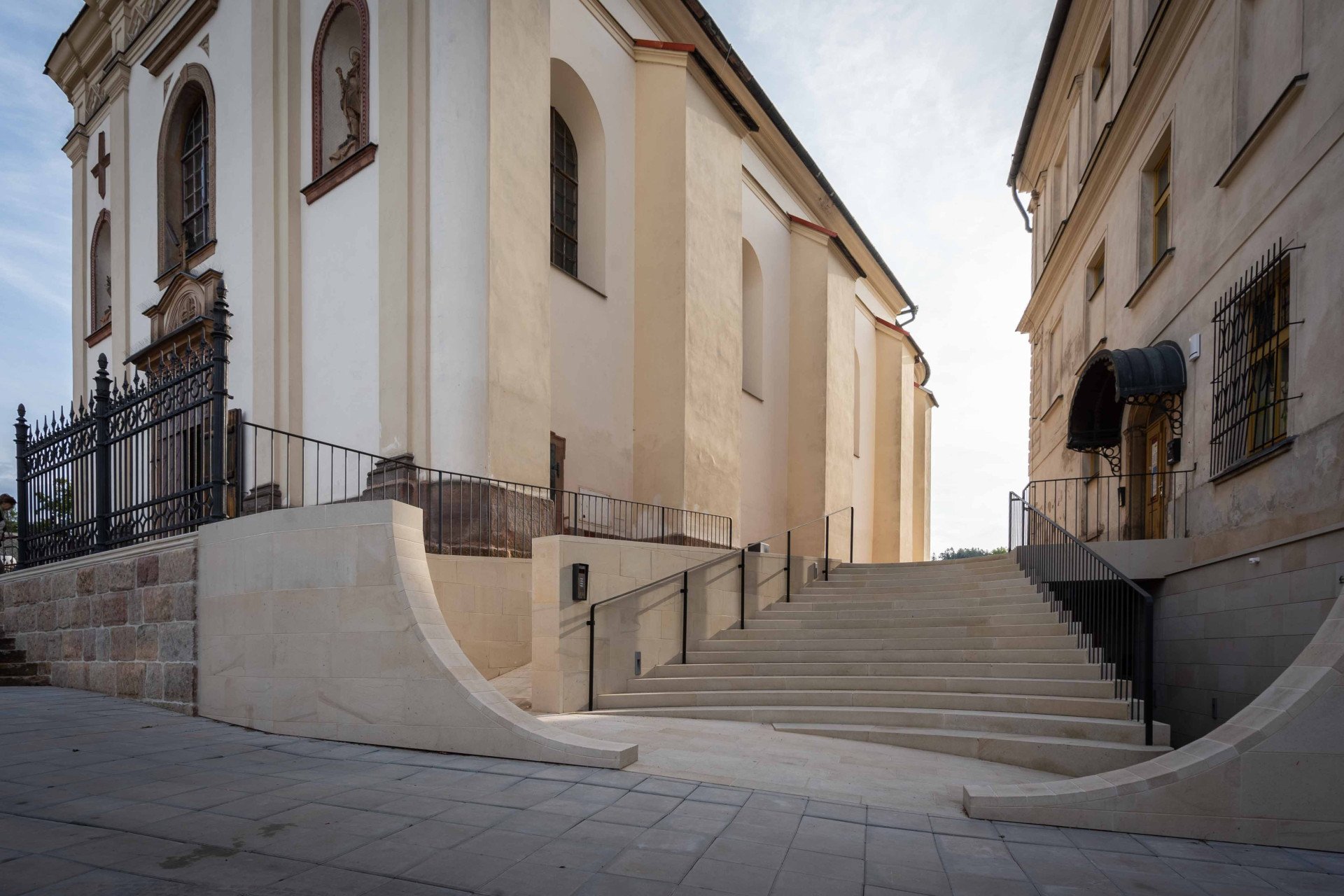Místo, kde si mohou děti pohrát a svěřit se. V nízkoprahovém klubu v Nové Pace najdou kromě pochopení i kvalitní architekturu
(Klub Relax, atakarchitekti, 2021)