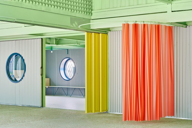 Educan Centrum od španělského studia Eeestudio