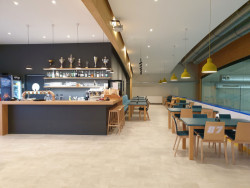 Praha má nový zimní stadion ICEARENA Kateřinky. Celkem se zde uplatnilo asi 1500 m² keramických obkladů RAKO.