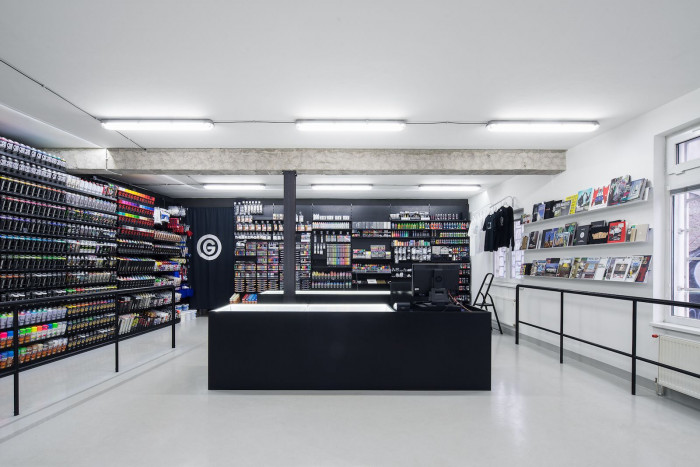 Graffneck Shop, 0,5 Studio