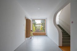 Schodiště jsou barevně odlišená. (MŠ Podhrad, sporadical)