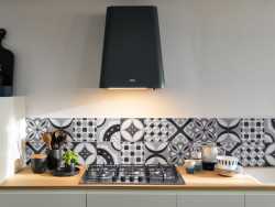 Smart Deco - komínový odsavač par, montáž na stěnu, černý porvch, ovládání pomocí jediného knoflíku