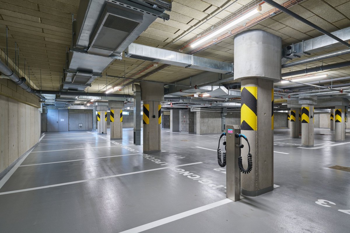 Pohled do podzemních garáží (Bytový dům Nové Lauby v Ostravě, ateliér znamení čtyř - architekti)