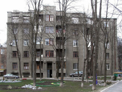 Dům slova (1926)  obývalo množství významných ukrajinských spisovatelů. Dnešním Ukrajincům je připomínala pamětní deska. V průběhu války se rovněž stal jedním z cílů bombardování.